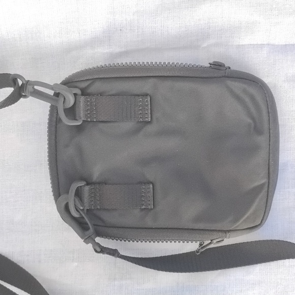 lLULULEMON Easy Access Crossbody Bag Black EUC ✨ - Picture 3 of 8